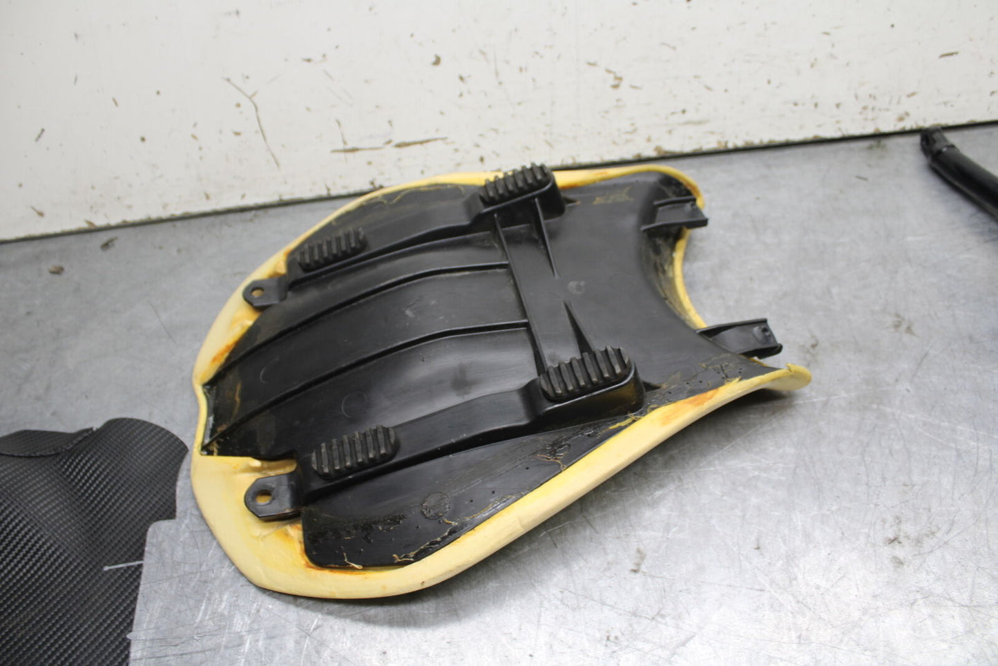 08-10 DUCATI 848 FRONT DRIVERS SEAT PAD SADDLE PILLION BB705
