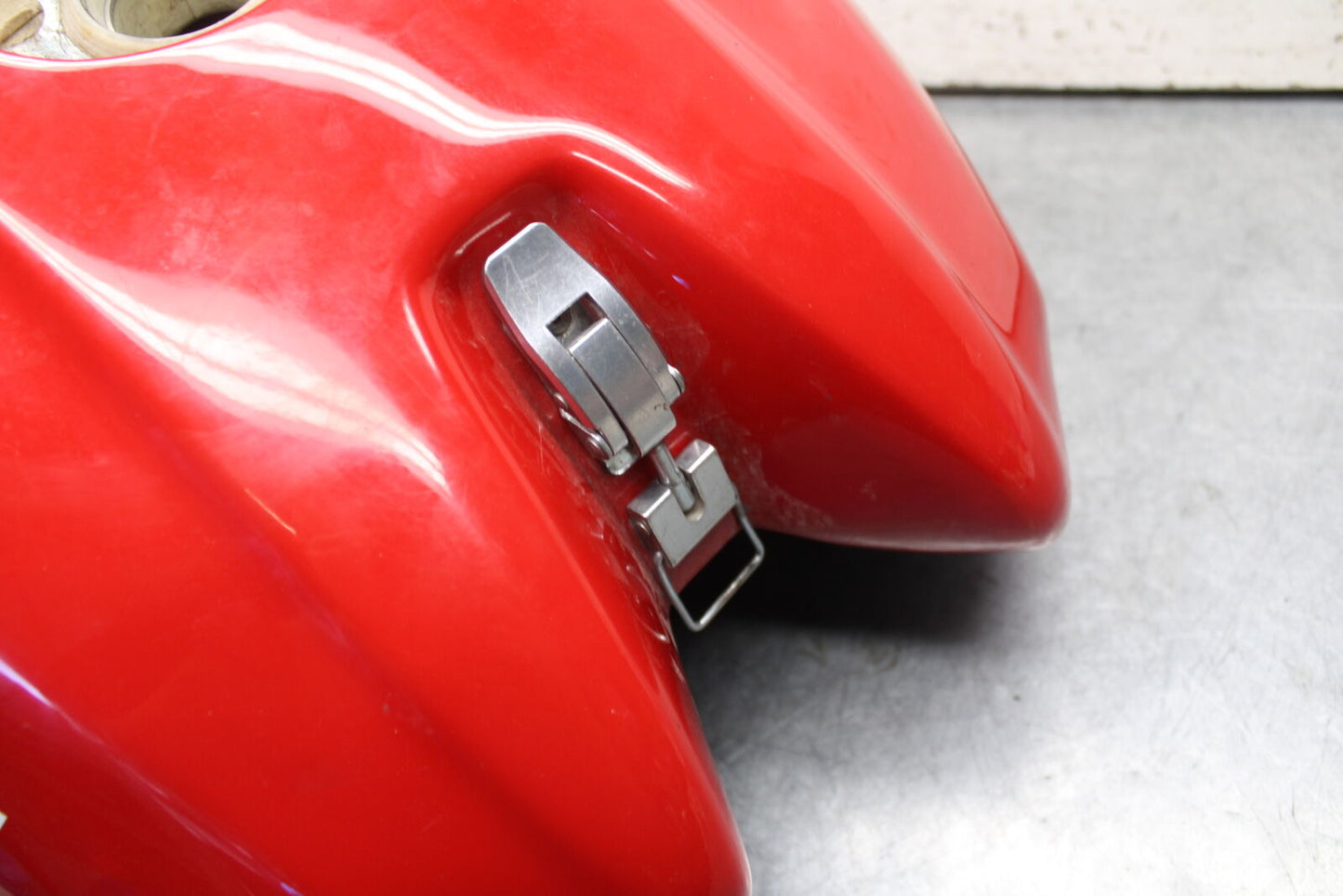 06-07 DUCATI MONSTER 695 GAS TANK FUEL CELL PETROL RESERVOIR BB674