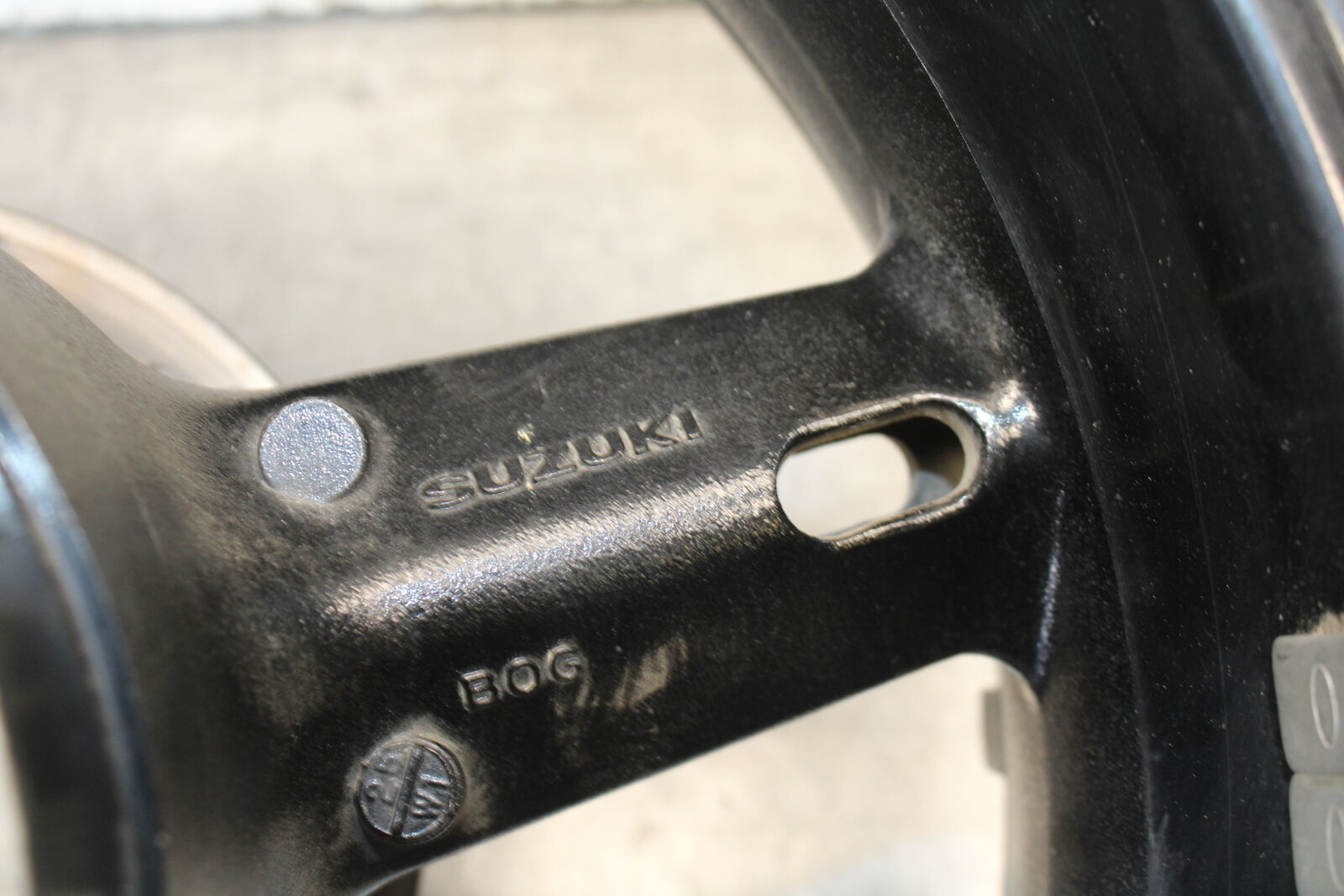 01-02 SUZUKI GSXR1000 REAR WHEEL BACK RIM BB73