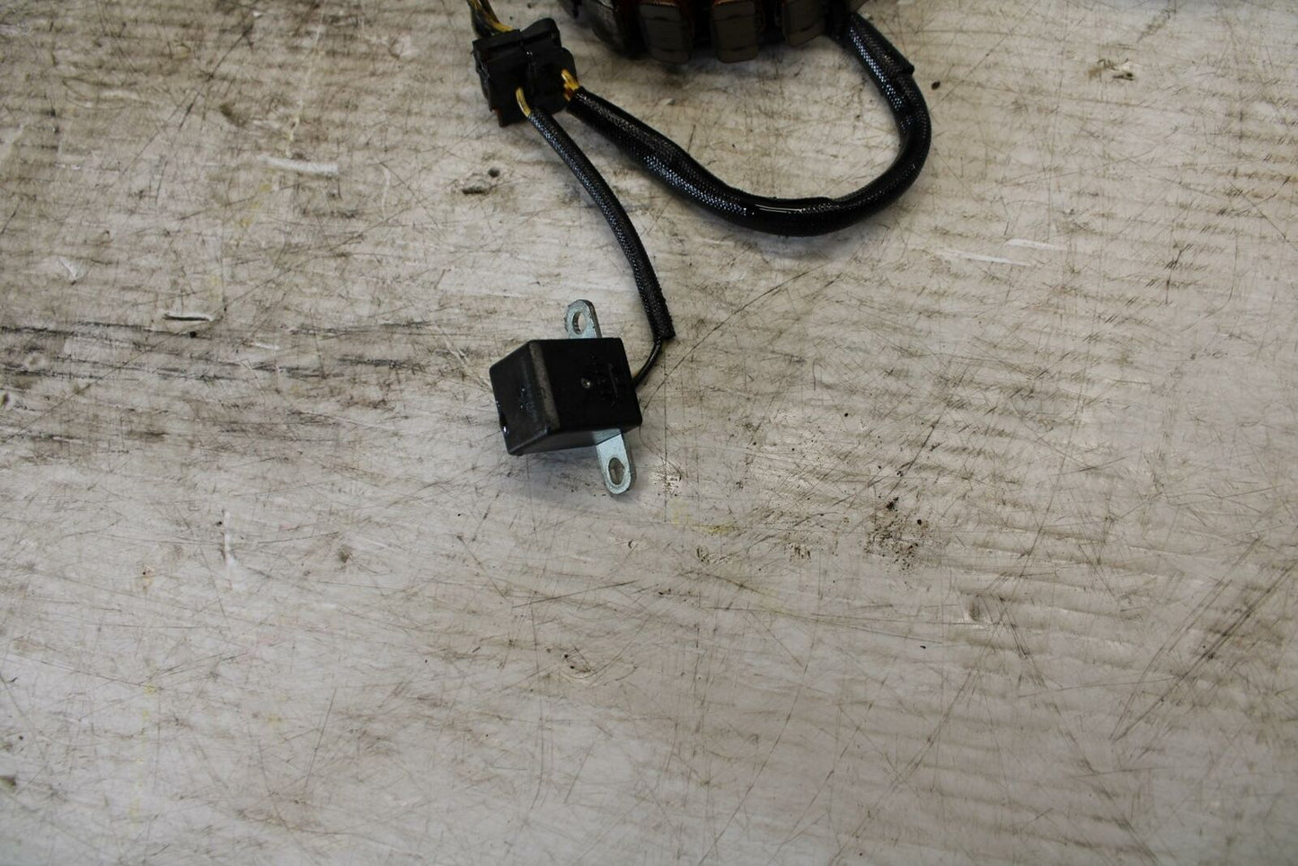 90-07 KAWASAKI ZZR 250 STATOR GENERATOR ALTERNATOR MAGNETO BB298