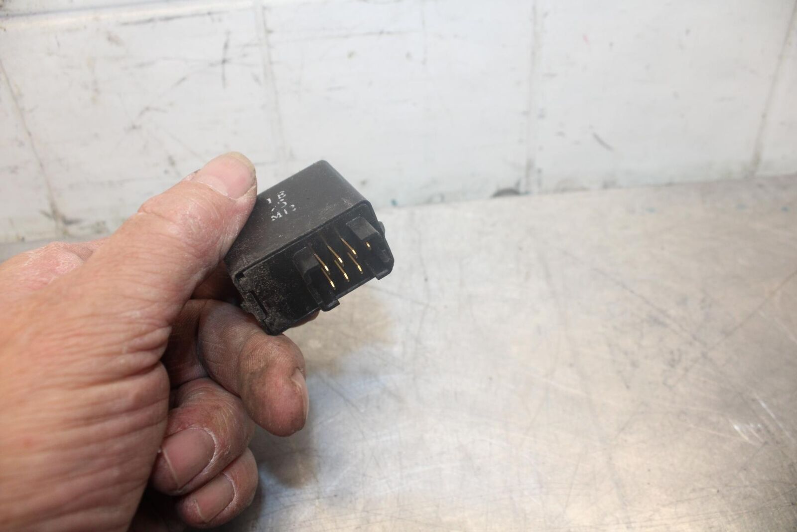 03-04 SUZUKI GSXR1000 TURN SIGNAL BLINKER RELAY FLASHER SWITCH 38610-07F00 BB459