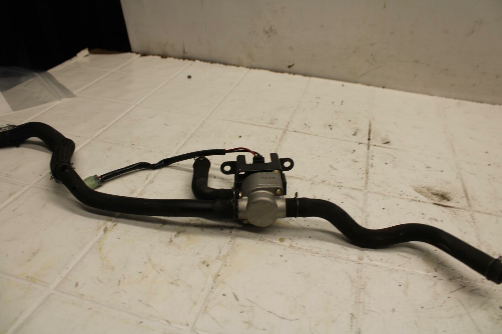 03-05 SUZUKI SV1000 AIR VALVE SOLENOID TOP ENGINE SWITCH SENSOR BB405