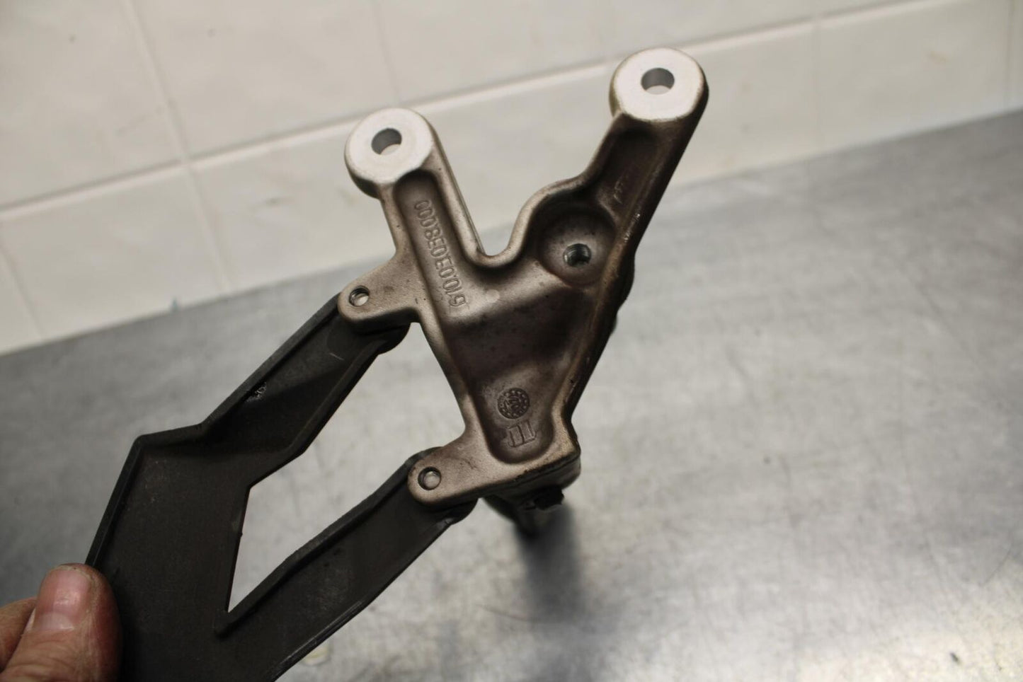 07-11 KTM 990 SUPER DUKE LEFT REARSET REAR SET DRIVER FOOT PEG REST STOP BB578
