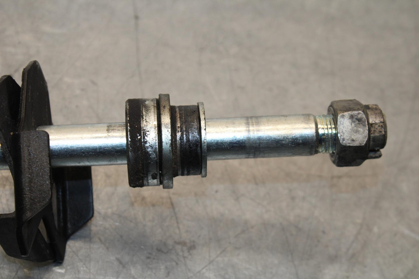 19-22 KAWASAKI Z400 REAR AXLE BACK WHEEL RIM PIVOT BOLT AXEL BB586