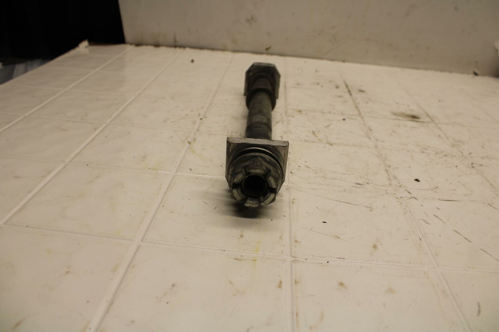 03-05 SUZUKI SV1000 REAR AXLE BACK WHEEL RIM PIVOT BOLT AXEL BB405