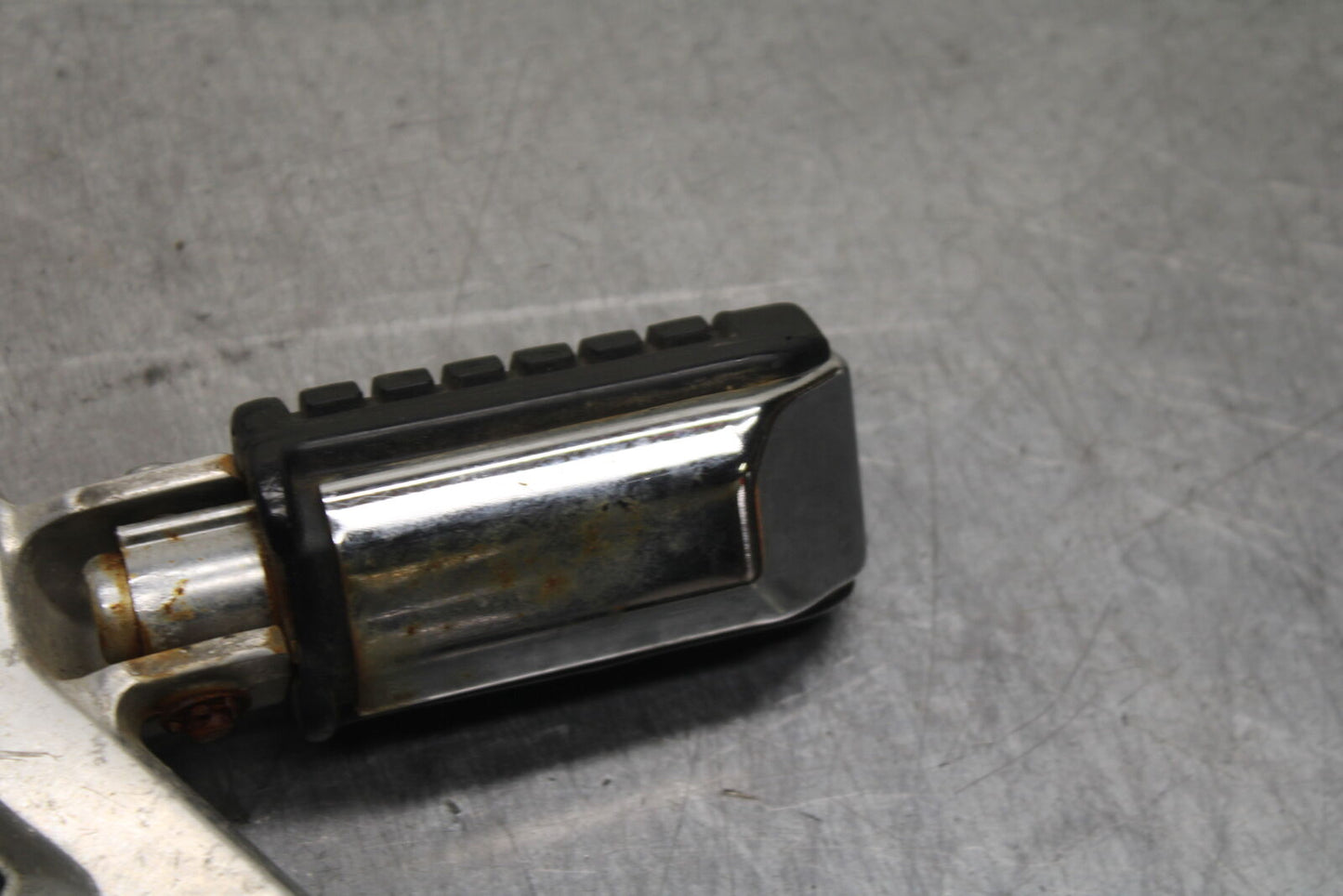 82-83 HONDA V45 MAGNA REAR PASSENGER FOOT STEP PEG BB107
