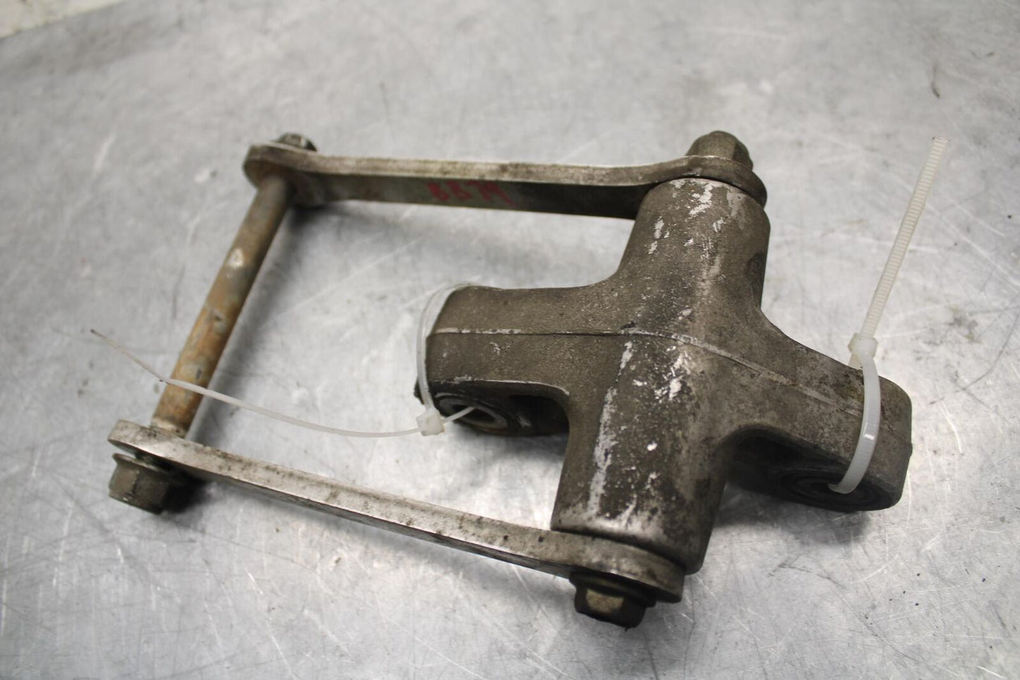 1997 Suzuki GSXR750 REAR DOGBONE SHOCK LINKAGE LINK BB39