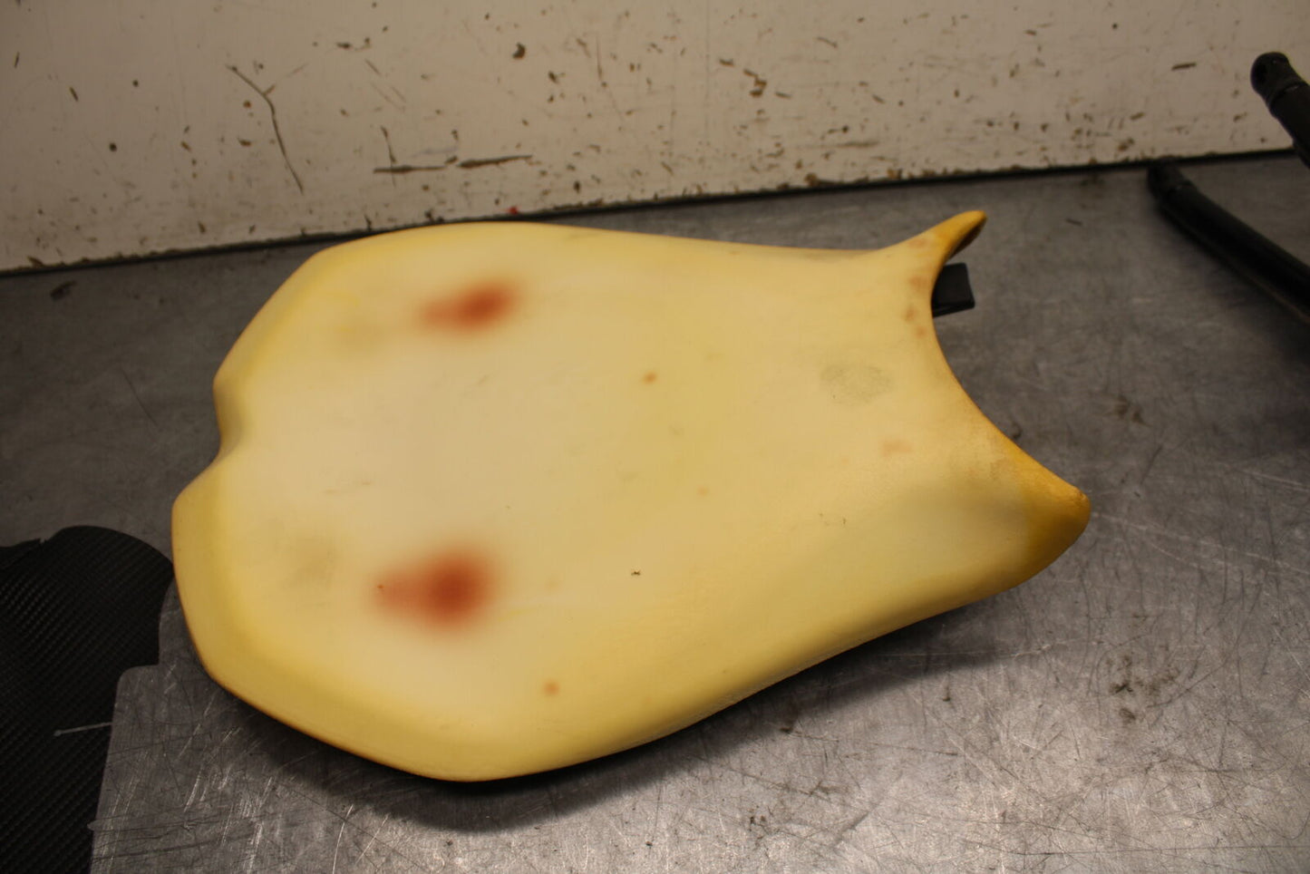 08-10 DUCATI 848 FRONT DRIVERS SEAT PAD SADDLE PILLION BB705