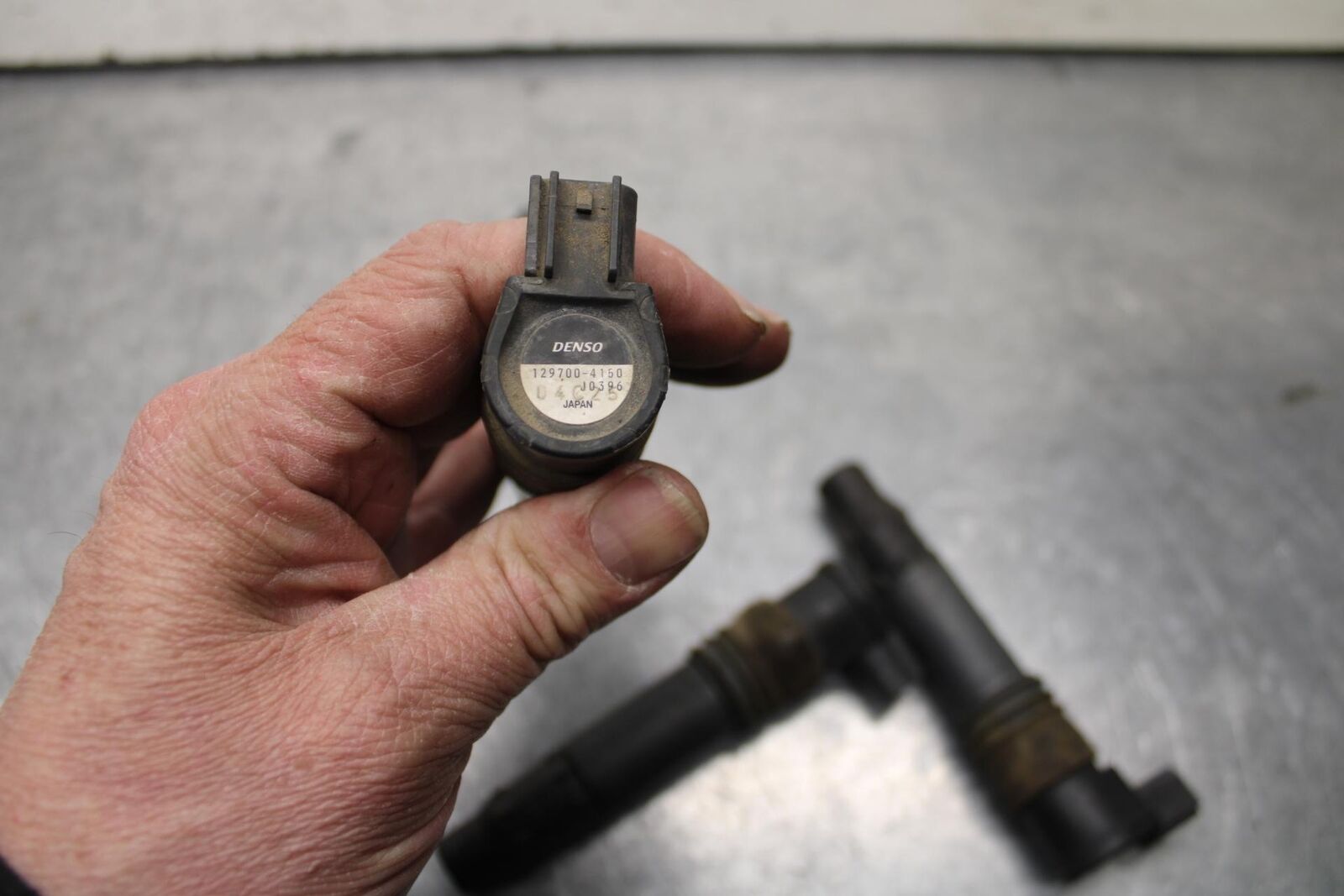 01 SUZUKI GSXR1000 IGNITION  COIL SPARK PLUG CAPS 33410-35F00 33410-35F10 BB100