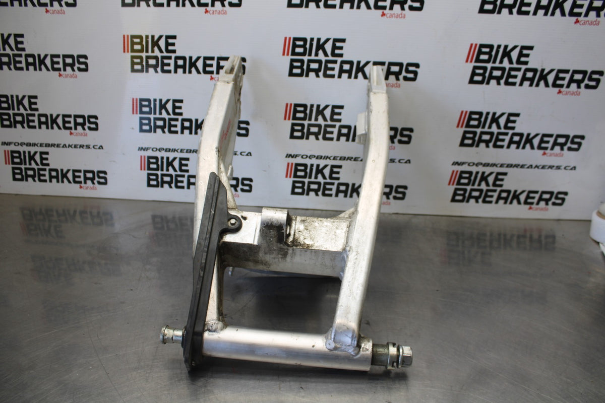 01 HONDA CBR900RR REAR SWINGARM BACK SUSPENSION SWING ARM BB00