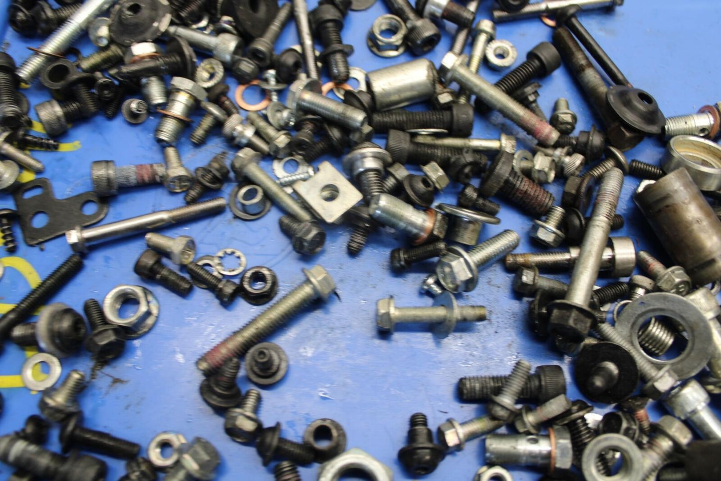22-23 HUSQVARNA SVARTTPILEN 401 LEFTOVER MOUNTING BOLTS HARDWARE SCREWS BB541