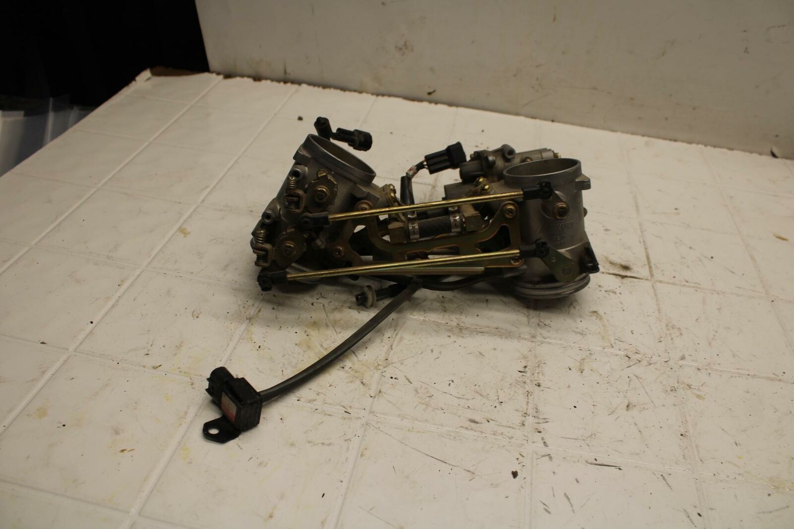 03-05 SUZUKI SV1000 MAIN FUEL INJECTORS / THROTTLE BODIES BB405