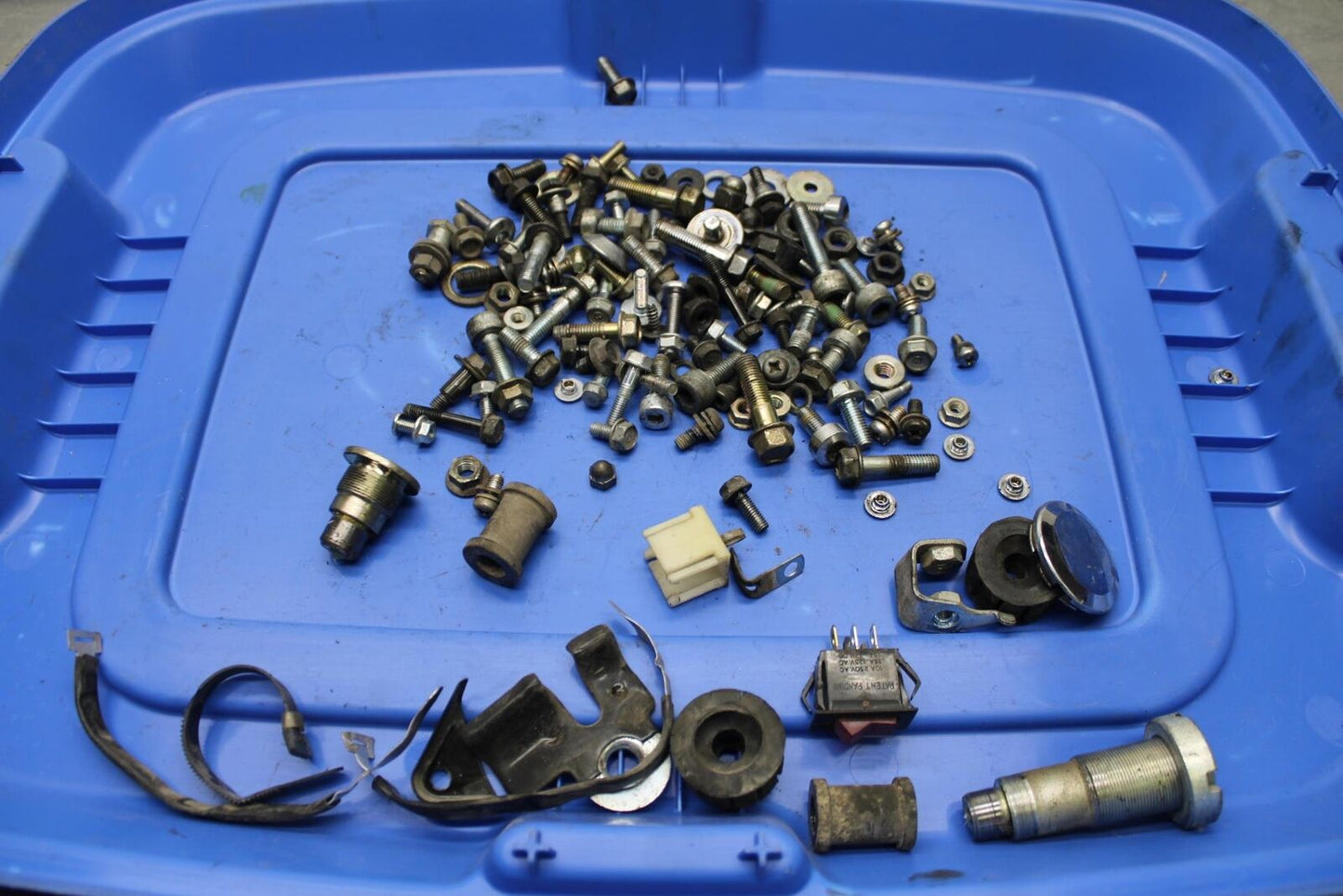 1985 Honda Shadow 500 VT500C MISCELLANEOUS BOLTS HARDWARE MOTOR SCREWS BB615