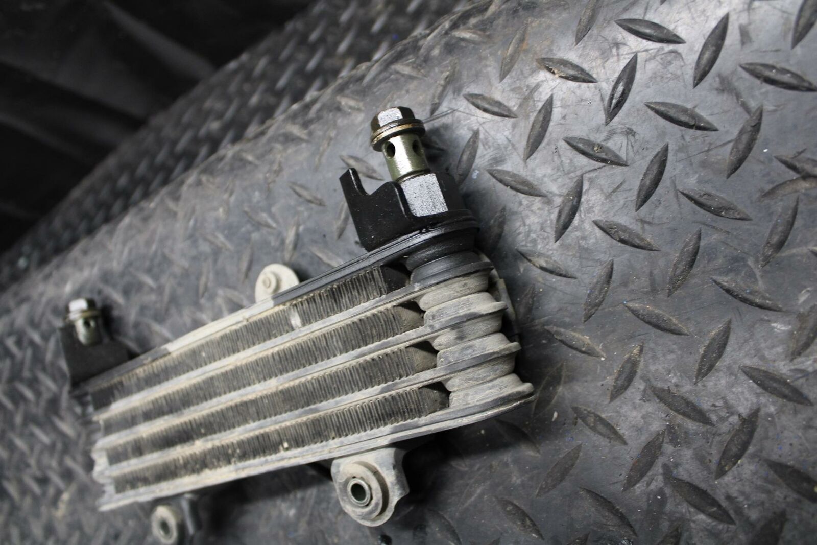 03 SUZUKI SV650S ENGINE MOTOR OIL COOLER  BB219