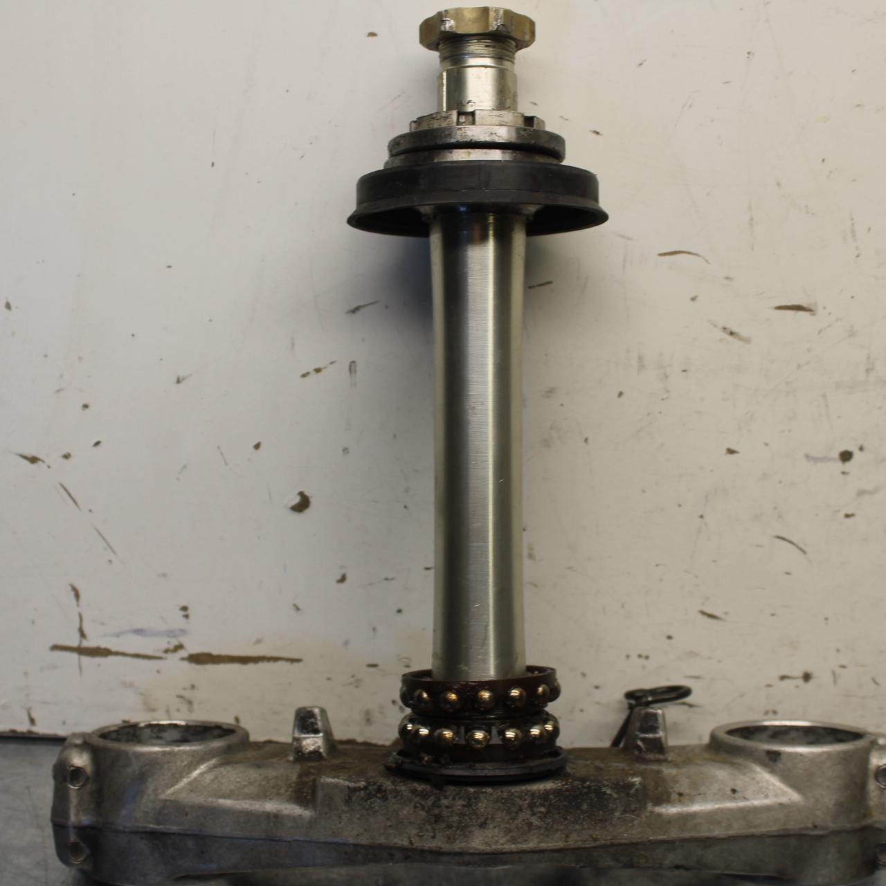 01-03 SUZUKI GSXR600 FRONT FORKS CLAMP LOWER TRIPLE TREE STEM 51410-39F00 BB639