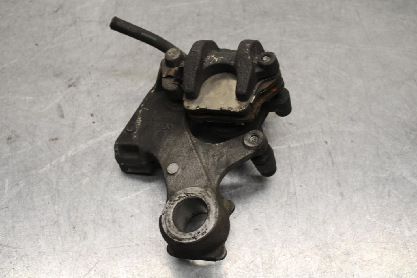 11-23 SUZUKI GSXR 750 REAR BACK BRAKE CALIPER W MOUNT BRACKET BB630