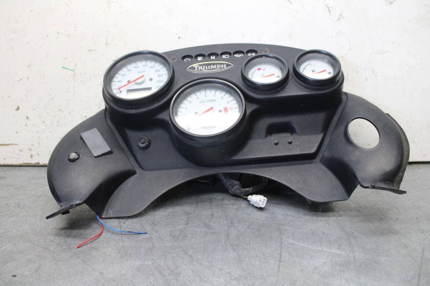 01-06 TRIUMPH TIGER 955I SPEEDO TACH GAUGES DISPLAY CLUSTER SPEEDOMETER BB693