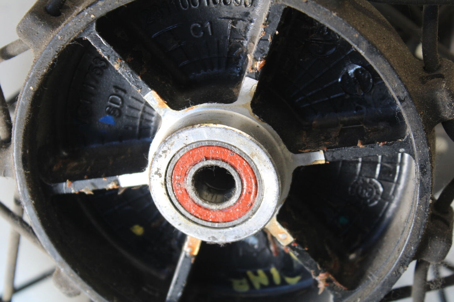 21 HUSQVARNA VITPILEN 401 REAR WHEEL BACK RIM BB467