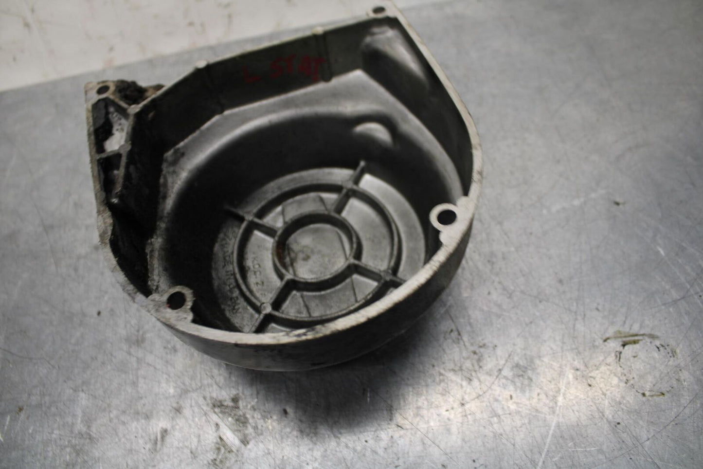 75 SUZUKI GT 550 STATOR MAGNETO ALTERNATOR GENERATOR COVER BB72