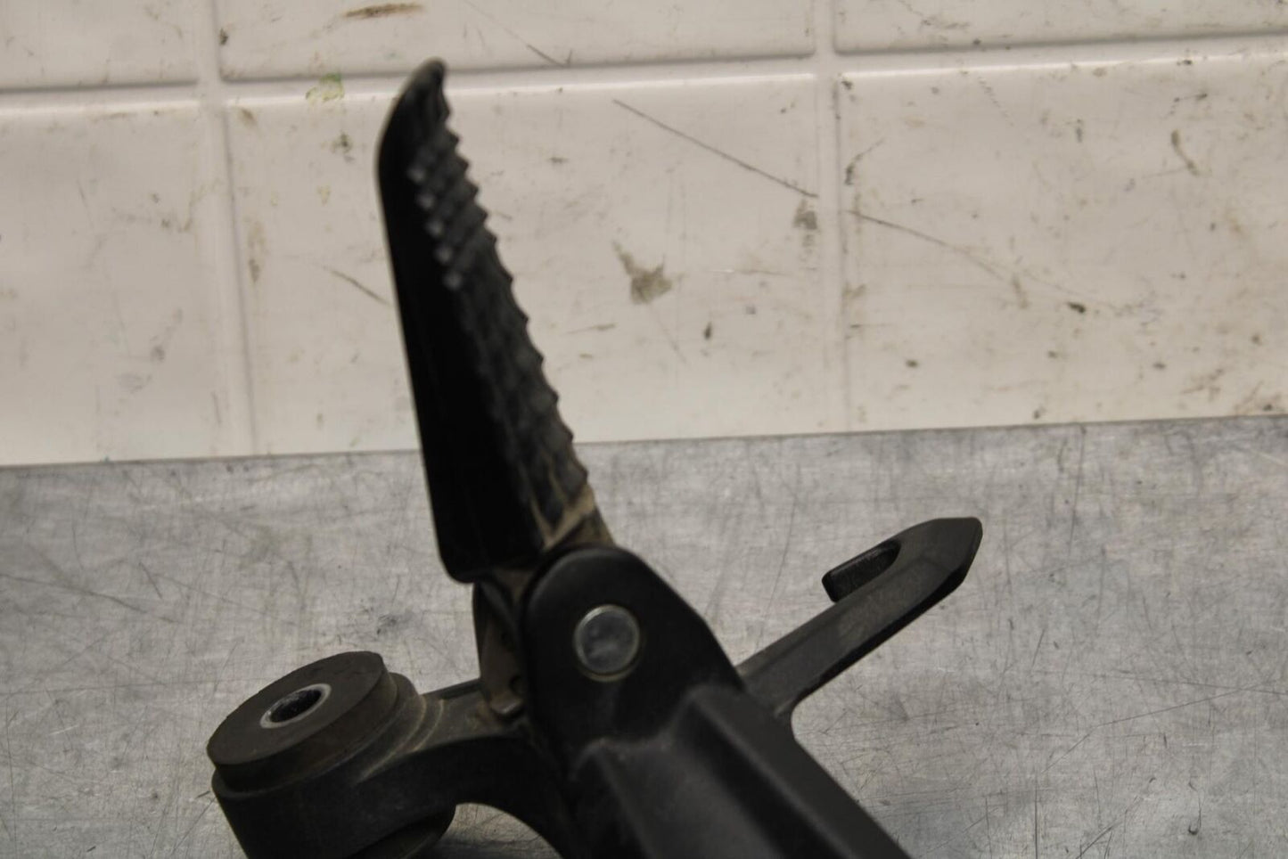 2015 Suzuki GSXR750 RIGHT REAR BACK PASSENGER PEG BB595