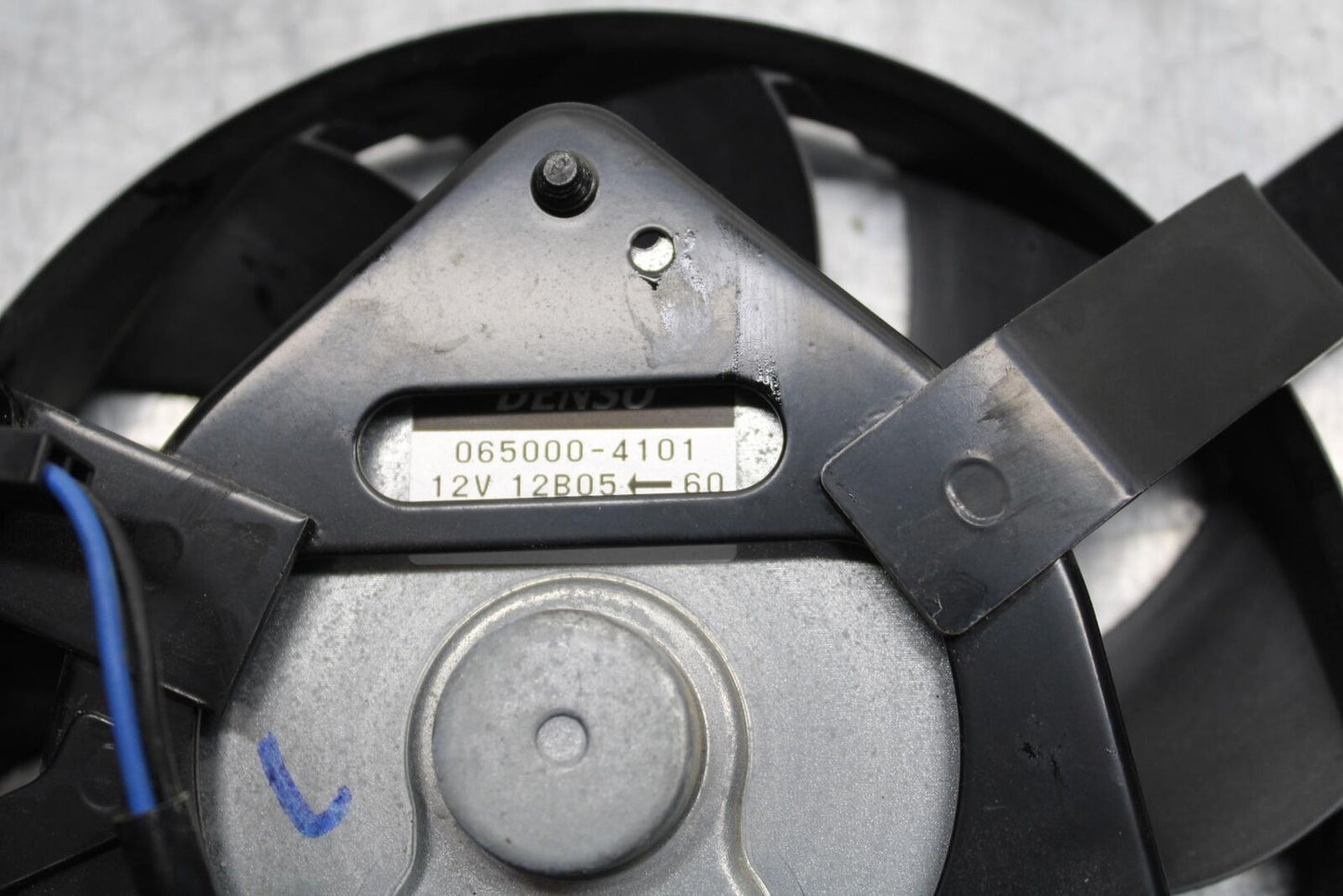 20 SUZUKI GSXR 1000 LEFT ENGINE RADIATOR COOLING FAN MOTOR BB597