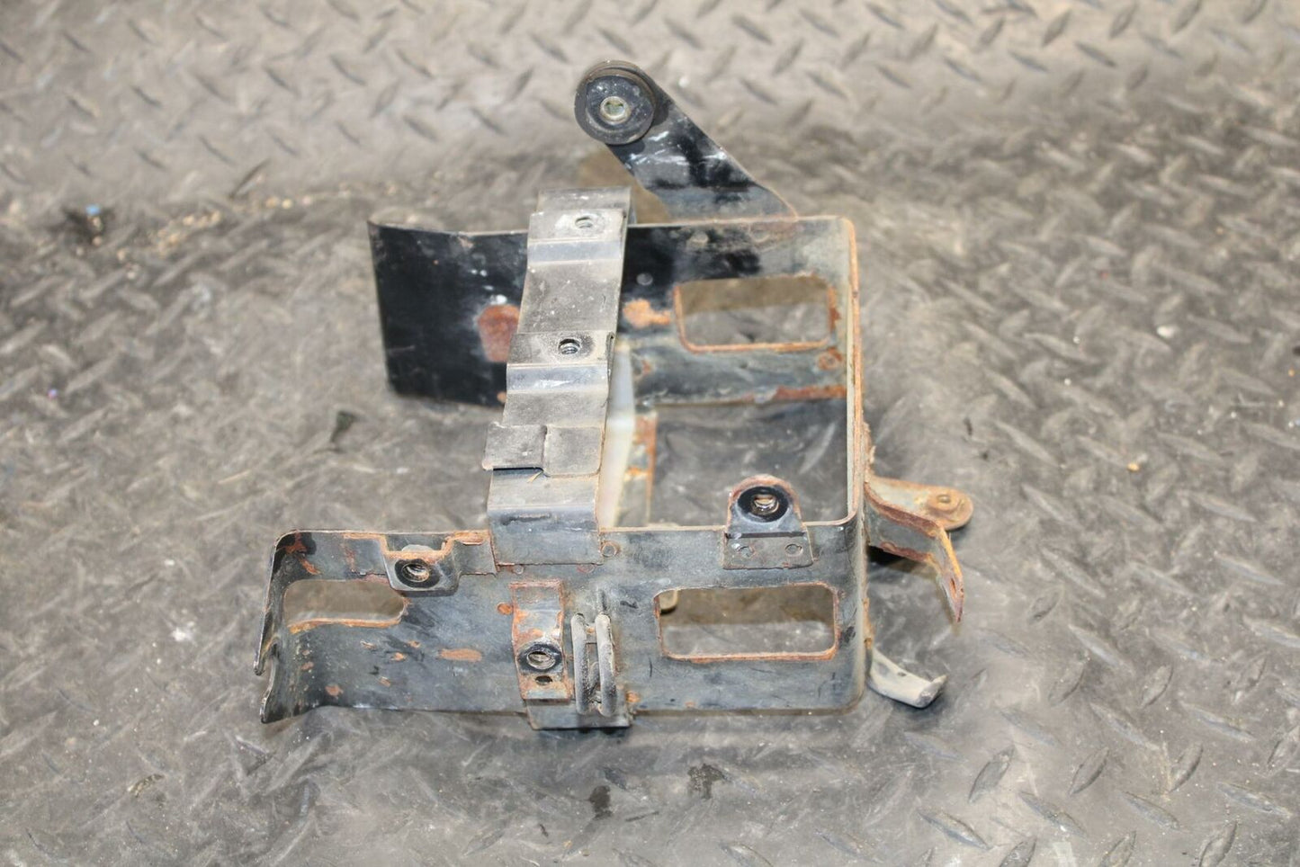 86 SUZUKI GSXR1100 G REAR BACK TAIL UNDERTAIL BATTERY TRAY PLASTIC BB227