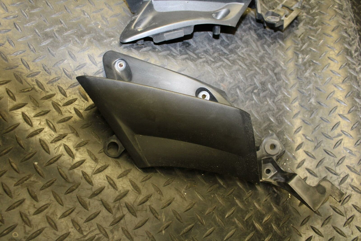 01-06 YAMAHA YZF R6S RIGHT LEFT FRAME MID SIDE COVERS COWLS PANELS TRIM bb169