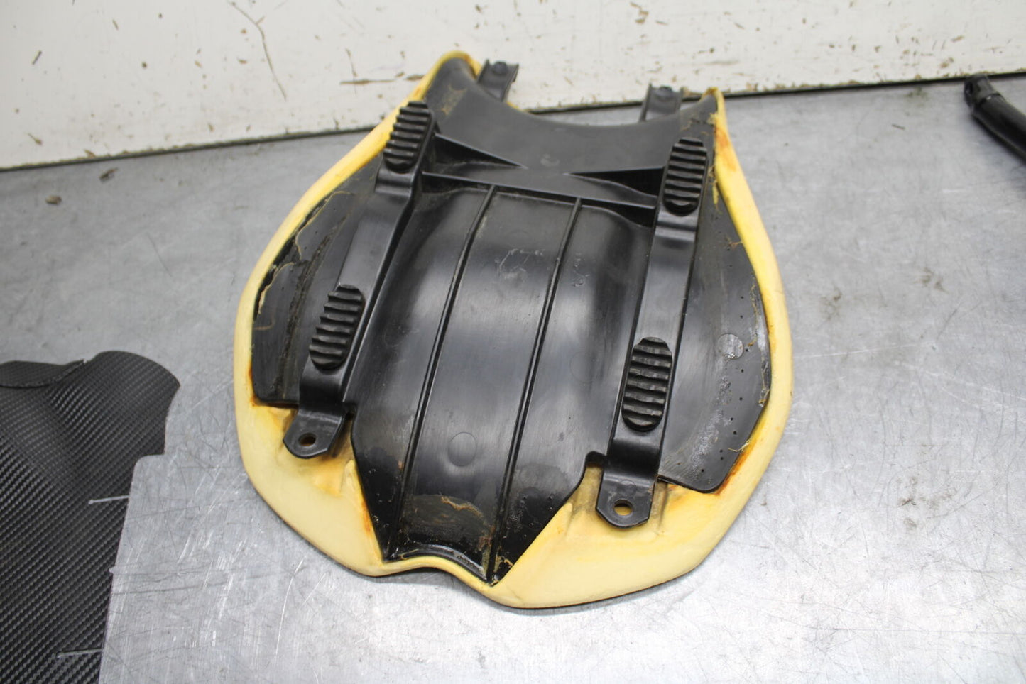 08-10 DUCATI 848 FRONT DRIVERS SEAT PAD SADDLE PILLION BB705