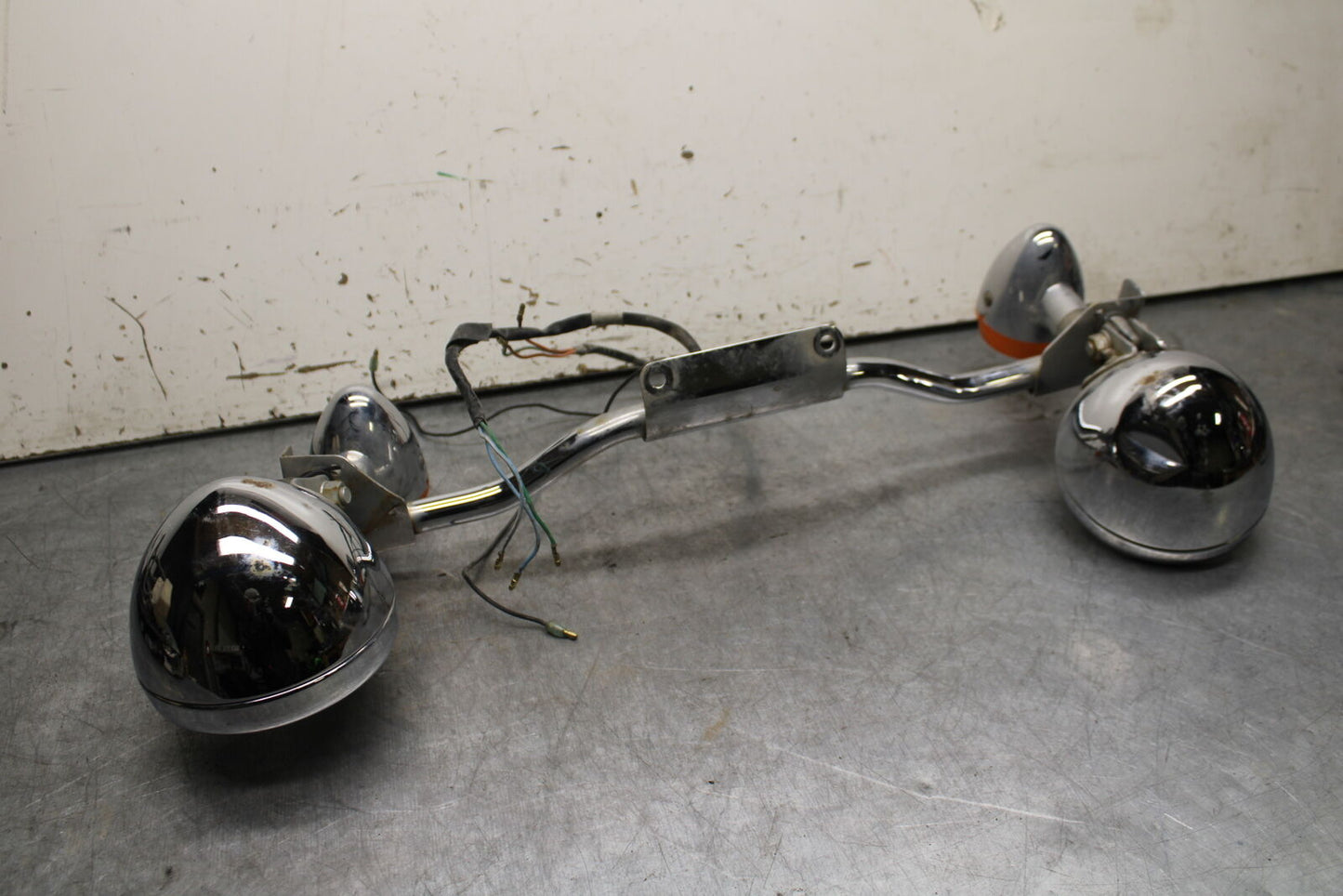 02-04 HONDA VTX1800S FRONT TURN SIGNAL BAR MOUNT & TURN SIGNALS BB712