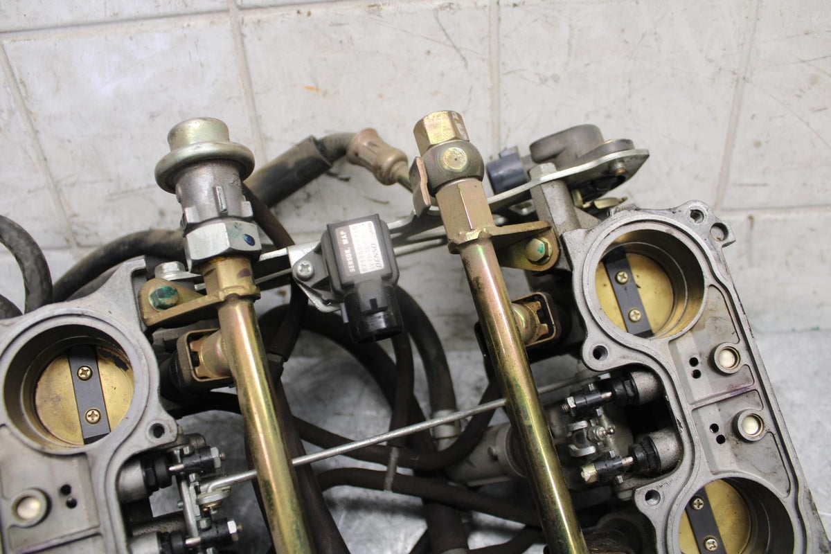 2004 Honda ST1300 MAIN FUEL INJECTORS / THROTTLE BODIES BB49