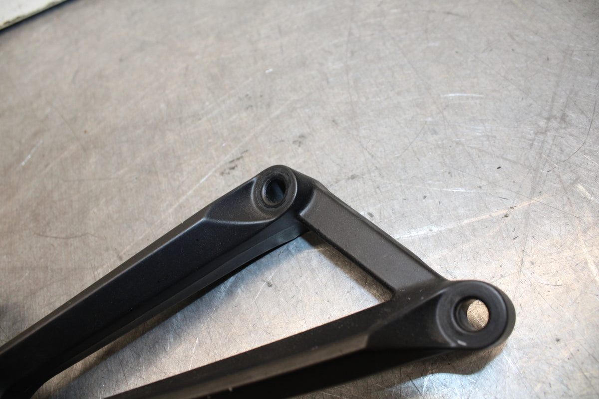 15-17 YAMAHA YZF R3 RIGHT REAR BACK PASSENGER PEG BB651