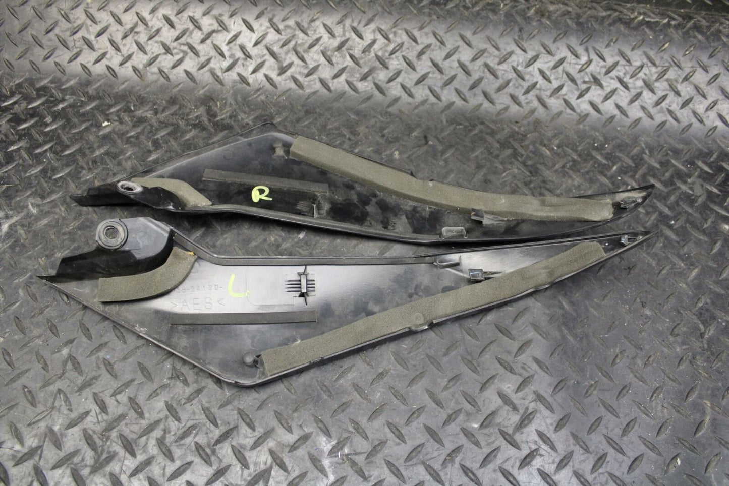 08-09 YAMAHA YZF R6S RIGHT LEFT GAS FUEL TANK PANELS COVERS TRIM SET BB178