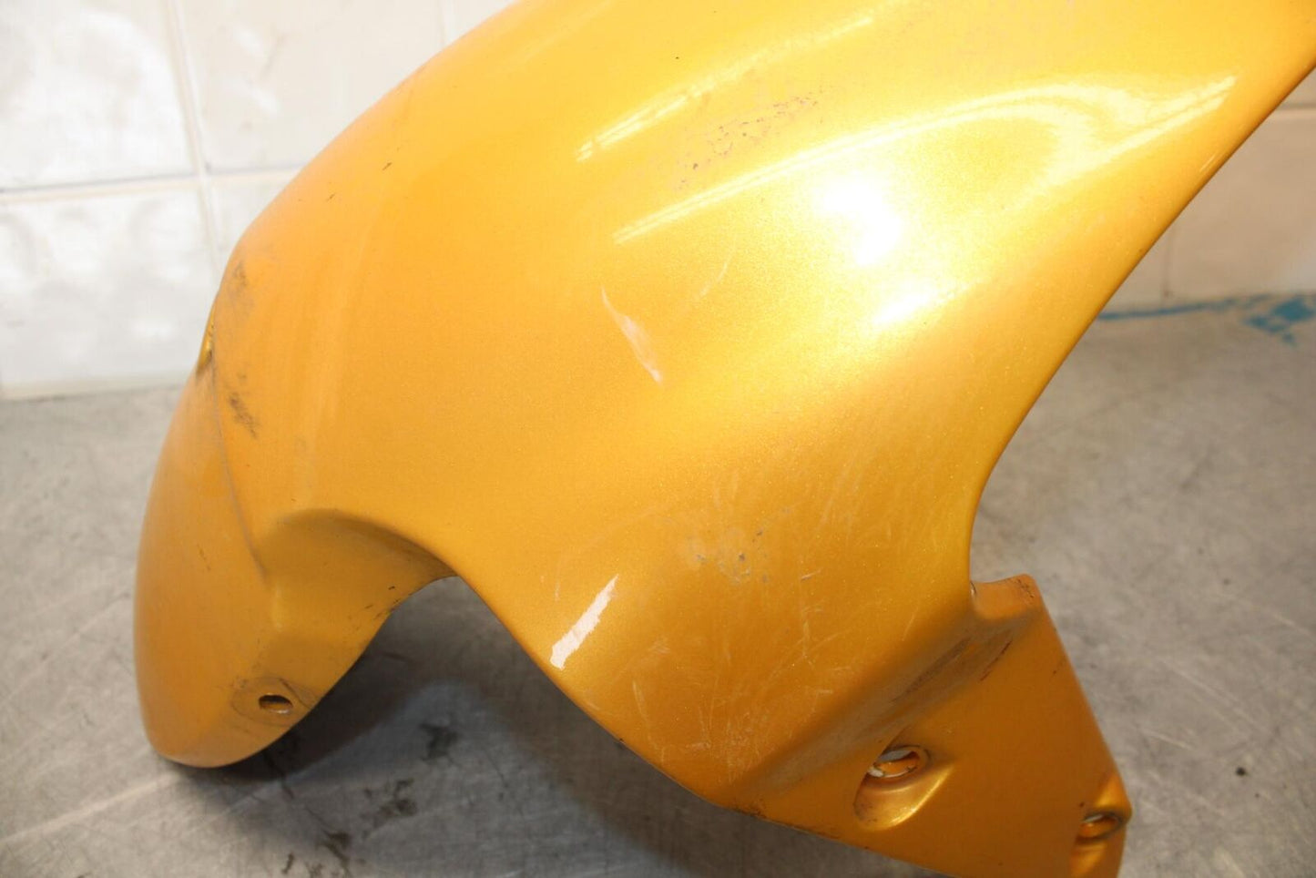 2006 Triumph Daytona 675 Triple FRONT WHEEL FENDER COWL FAIRING BB434