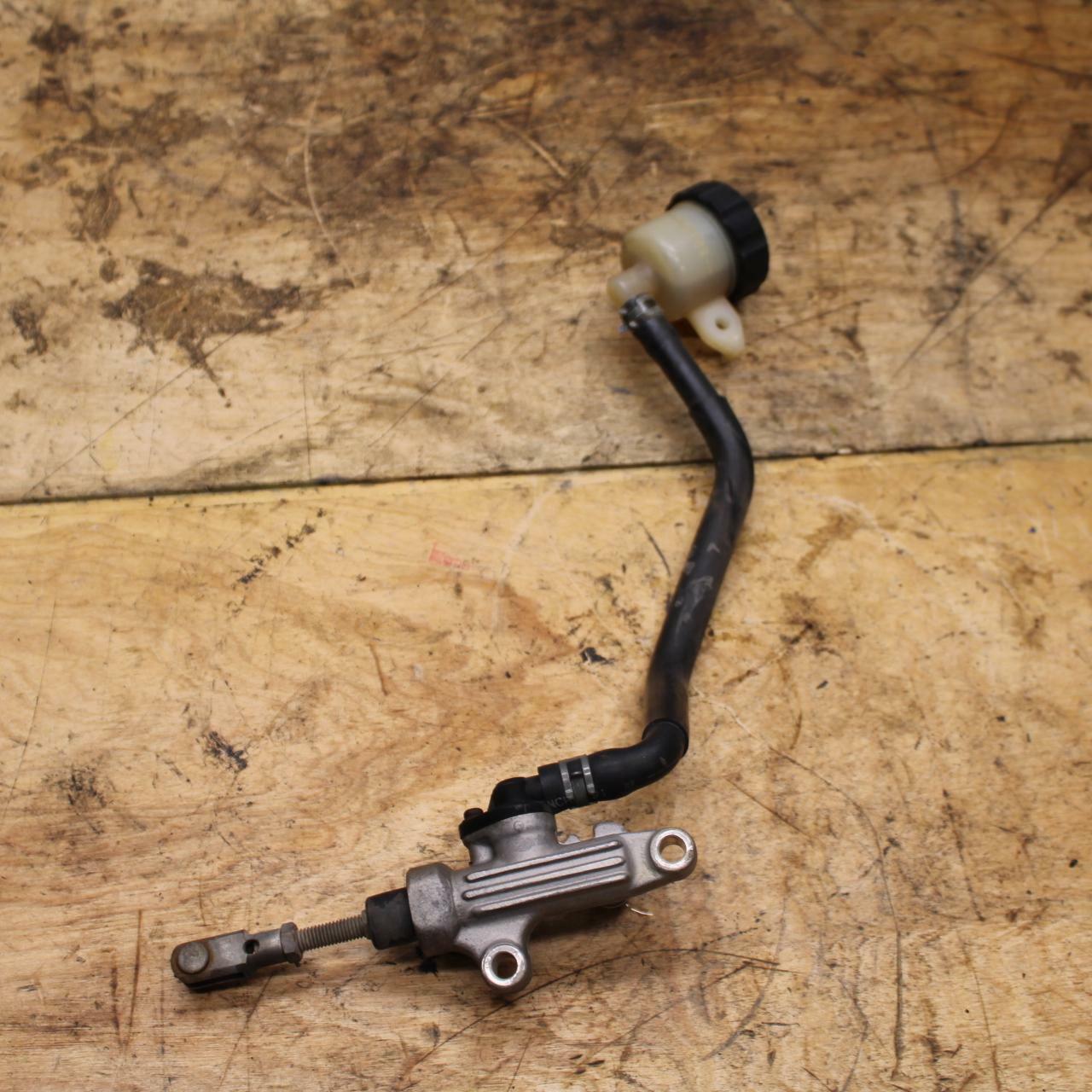 91-93 YAMAHA FZR1000 REAR BACK BRAKE MASTER CYLINDER W RESERVOIR BB339