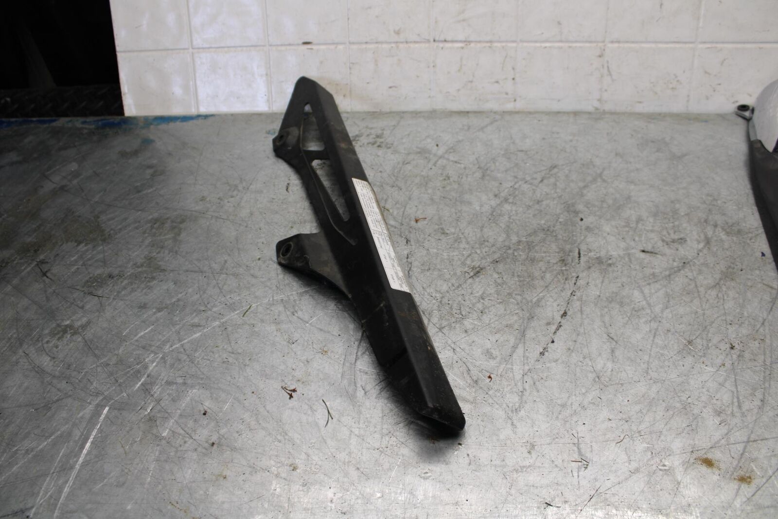 01-05 SUZUKI BANDIT 1200S GSF1200S REAR BACK DRIVE CHAIN GUARD COVER BB428