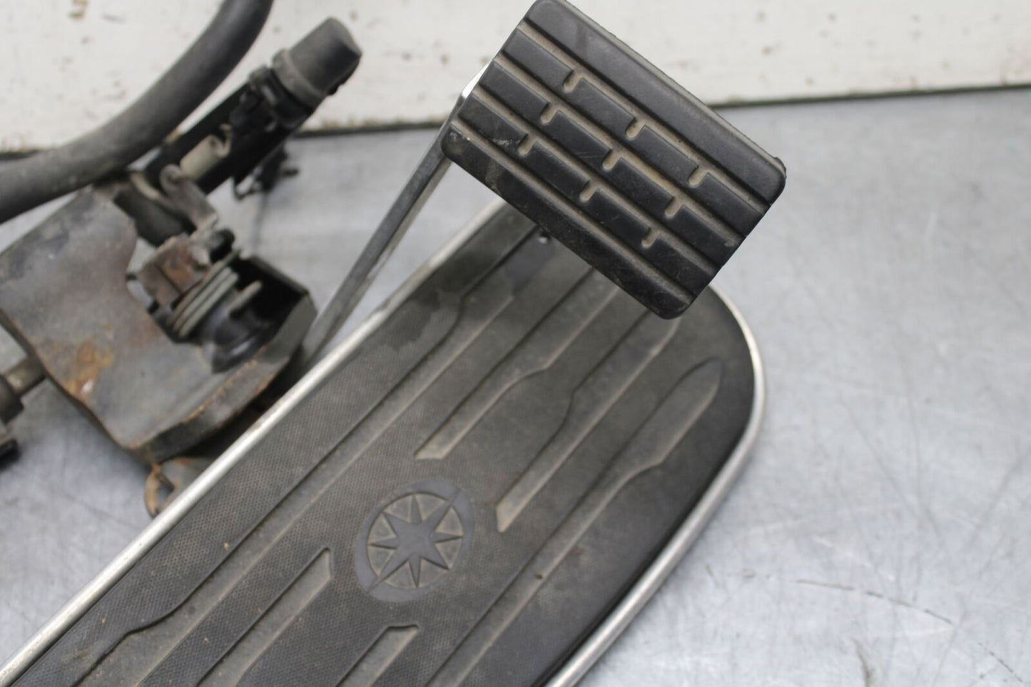 99-00 YAMAHA V STAR 1100 RIGHT FRONT FOOT REST PEG STEP BB711