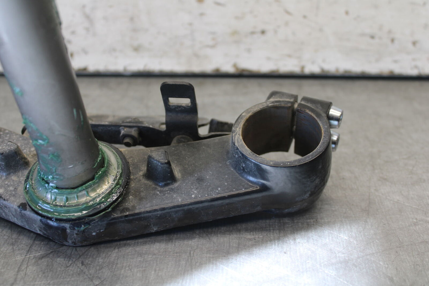 19-22 KAWASAKI Z400 FRONT FORKS CLAMP LOWER TRIPLE TREE STEM BB708