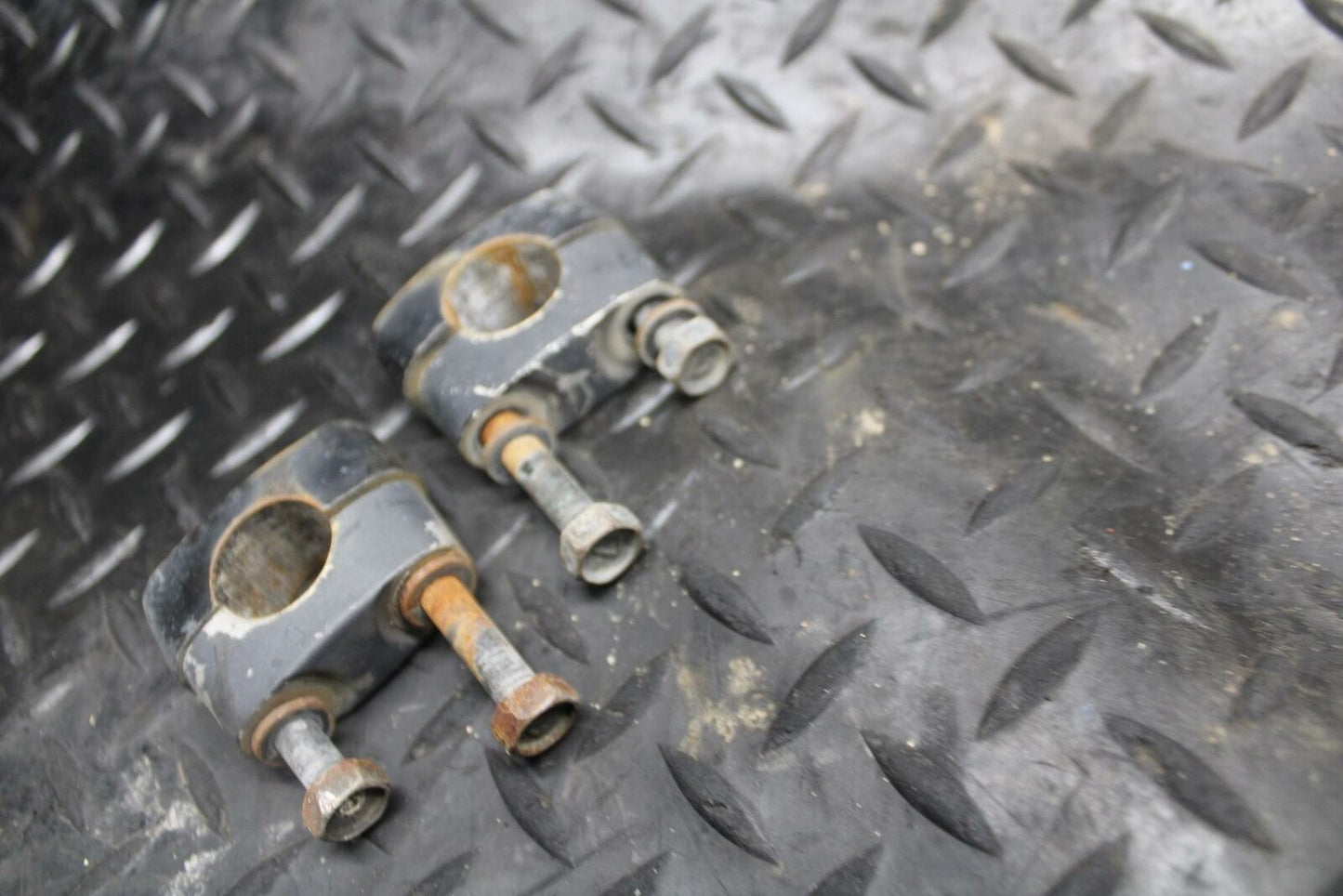 85-86 SUZUKI QUADRACER 250 HANDLEBAR RISERS CLAMPS BB210