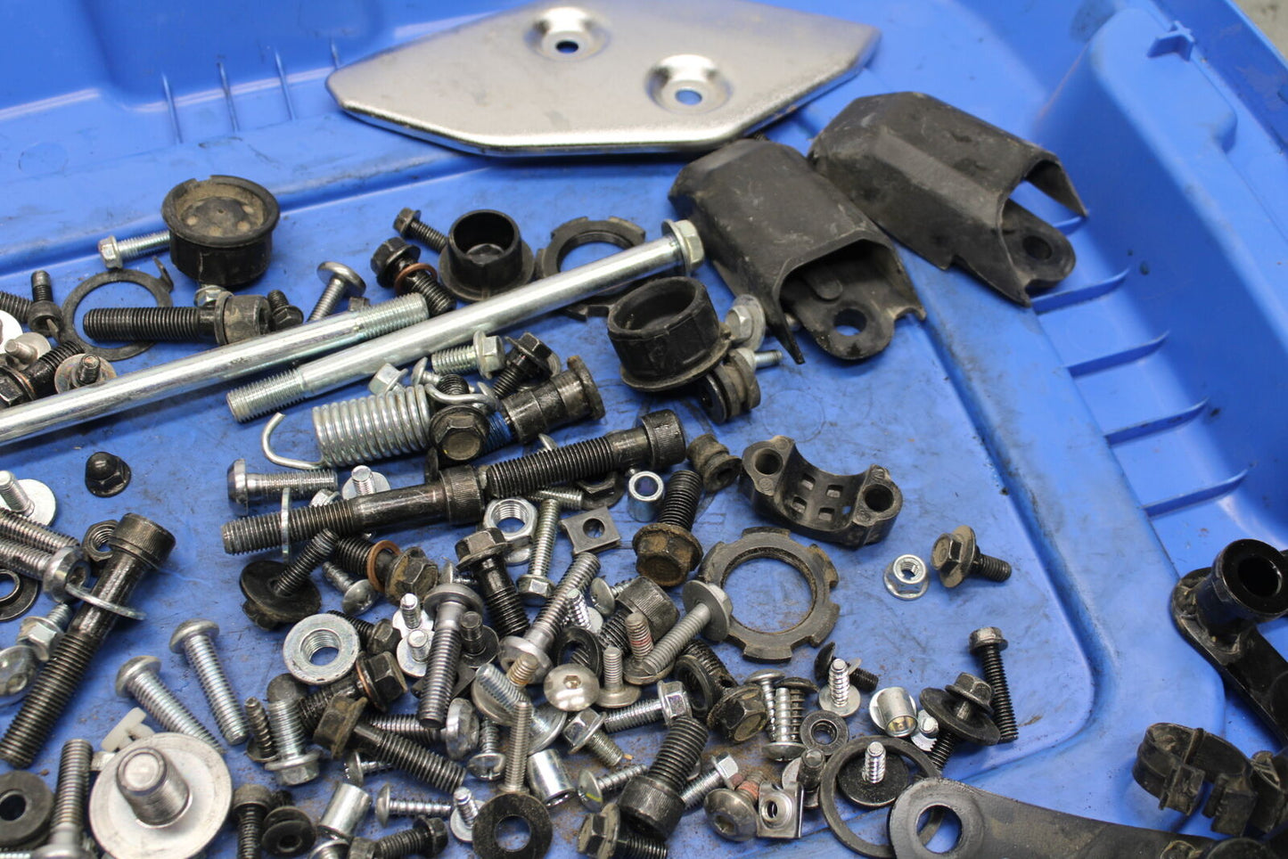 19-24 YAMAHA R3 MOUNTING BOLTS HARDWARE MOTOR SCREWS BB736