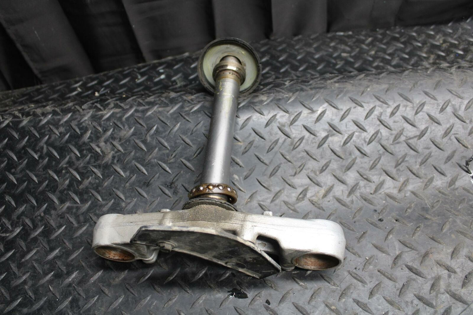 03 SUZUKI SV650S FRONT FORKS CLAMP LOWER TRIPLE TREE STEM 51410-17G20 BB219