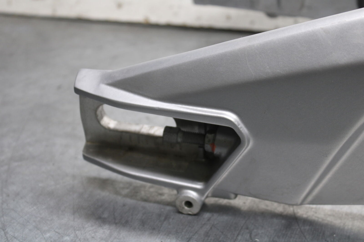 21-24 APRILIA TUONO 660 FACTORY REAR SWINGARM BACK SUSPENSION SWING ARM BB733