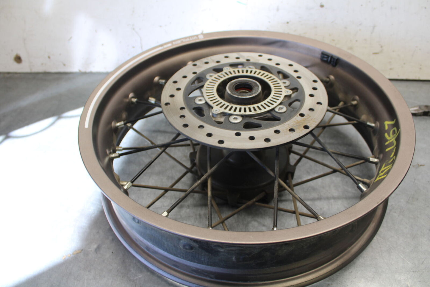 21 HUSQVARNA VITPILEN 401 REAR WHEEL BACK RIM BB467