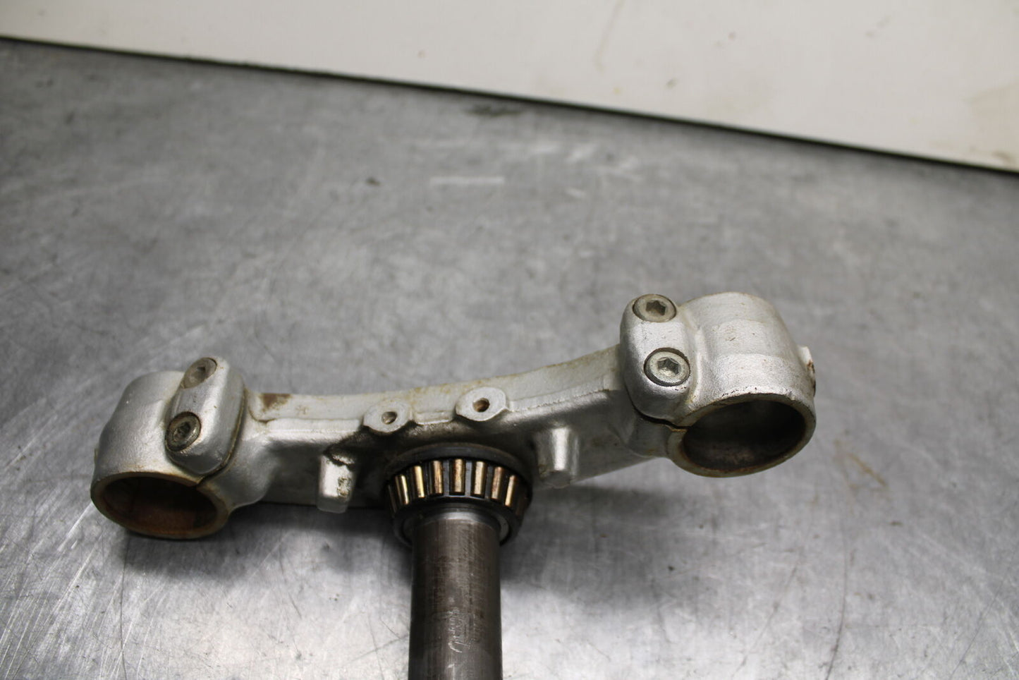 1984 Yamaha Virago 1000 FRONT FORKS CLAMP LOWER TRIPLE TREE STEM BB117