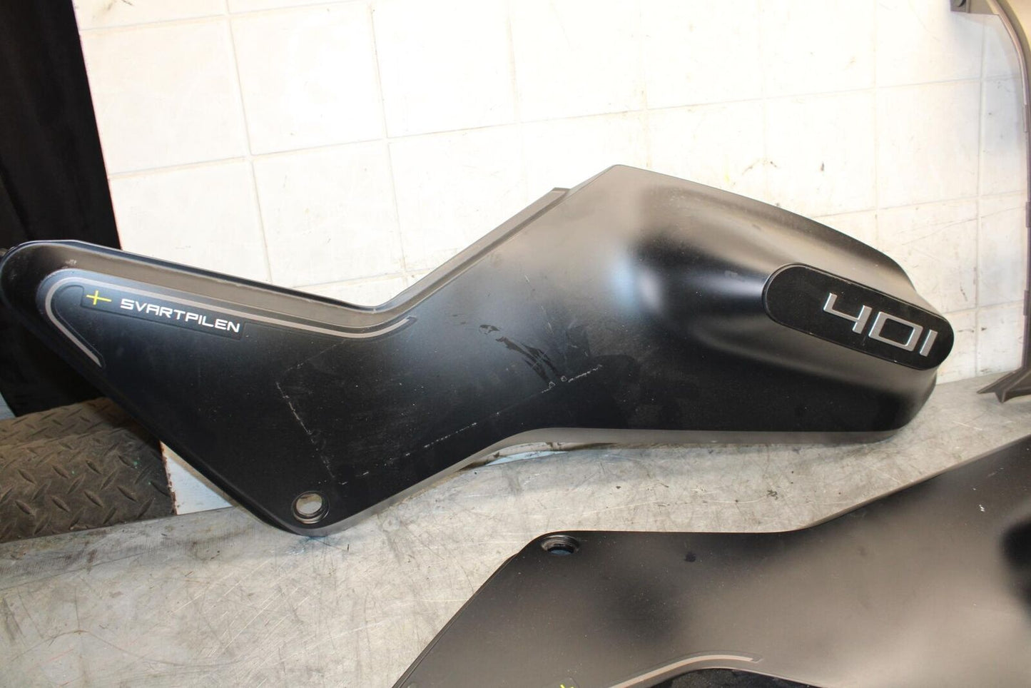 22-23 HUSQVARNA SVARTTPILEN 401 SIDE FAIRING TANK COWL SET BB541