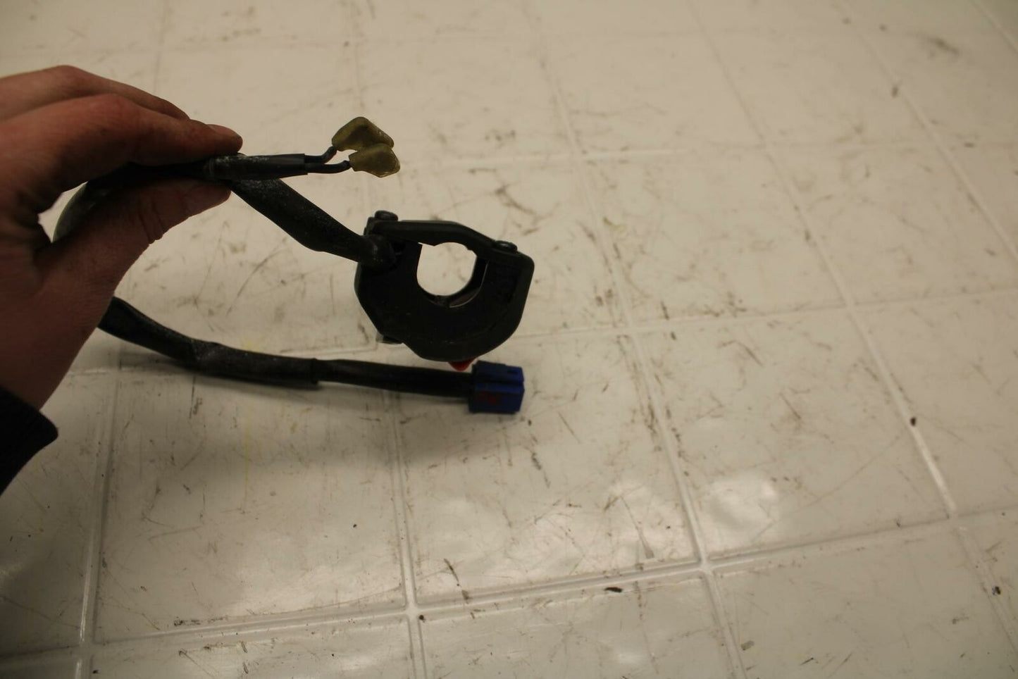 07 YAMAHA YZF R6 RIGHT CLIP ON HANDLE KILL OFF START SWITCH SWITCHES BB284 B