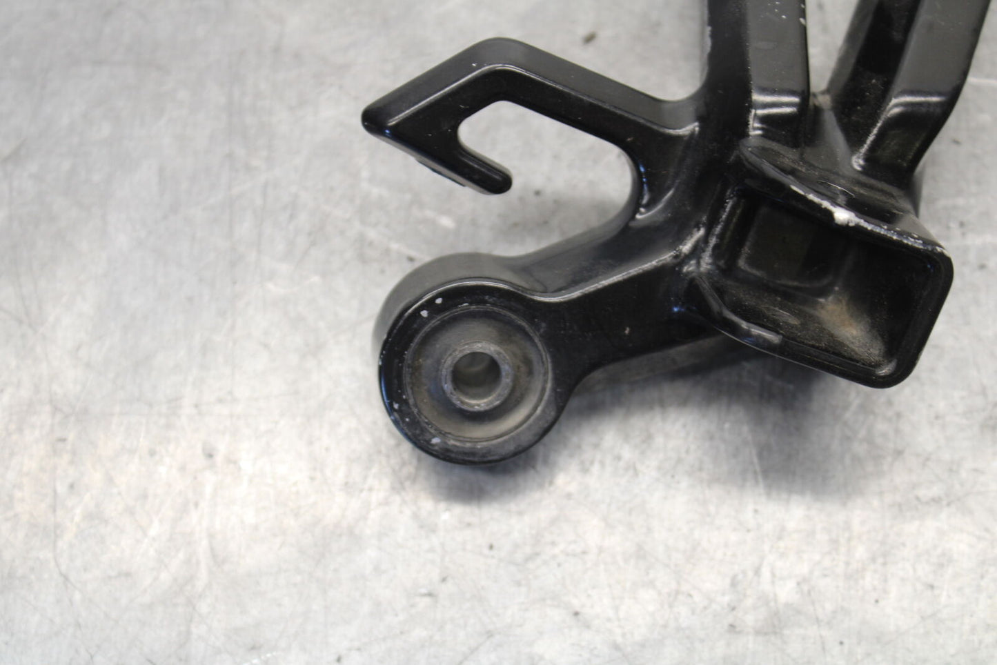 04-05 SUZUKI GSXR600 RIGHT REAR BACK PASSENGER PEG BB658