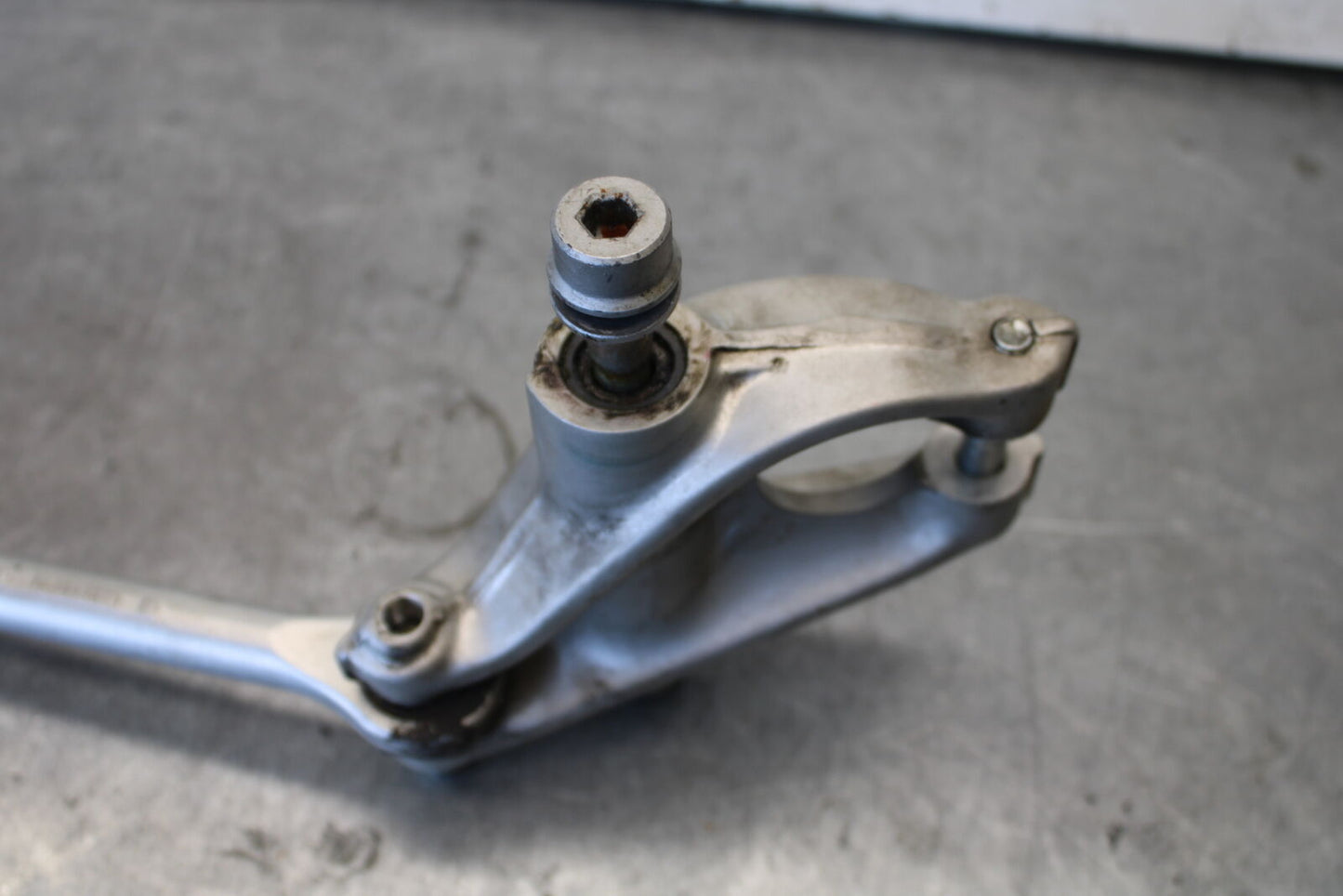 06-07 DUCATI MONSTER 695 REAR DOGBONE SHOCK LINKAGE LINK BB674