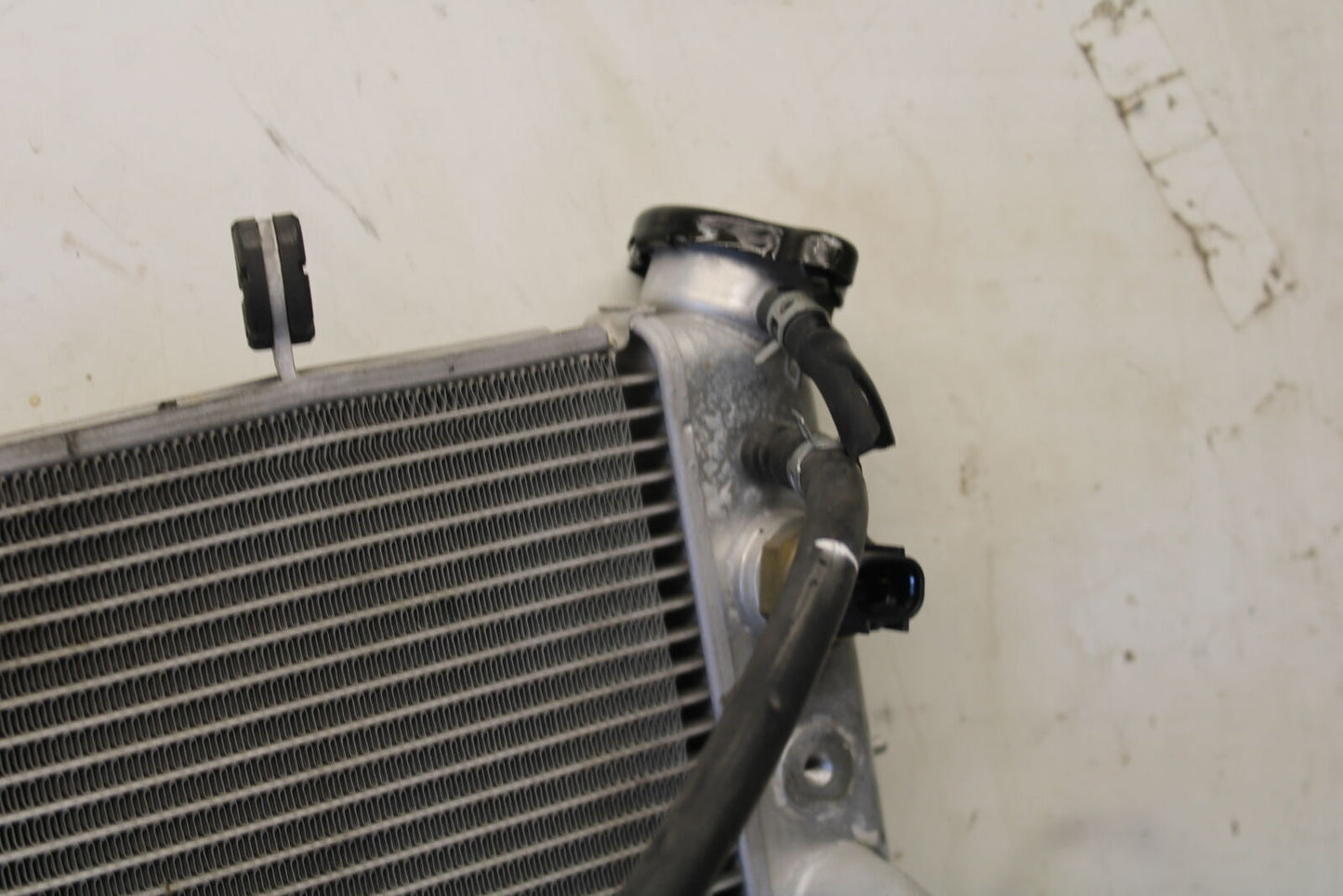 04 SUZUKI GSXR600 ENGINE RADIATOR MOTOR COOLER COOLING RADIATER BB676