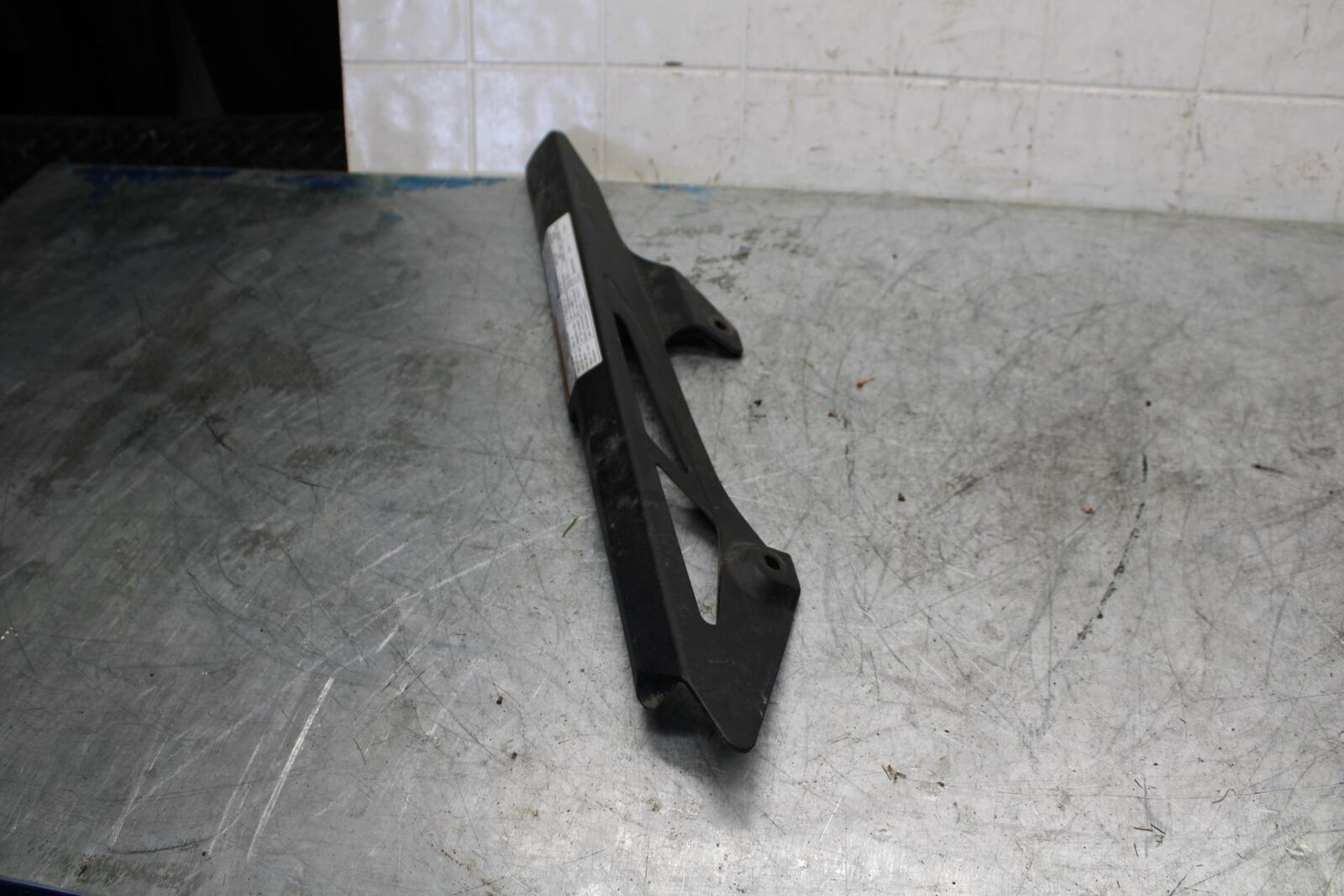 01-05 SUZUKI BANDIT 1200S GSF1200S REAR BACK DRIVE CHAIN GUARD COVER BB428