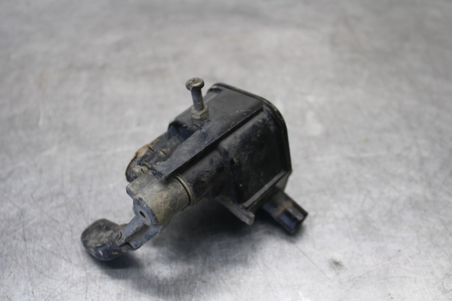 01-05 YAMAHA RAPTOR 660R THROTTLE CABLE LINE HOUSING GUIDE BB695